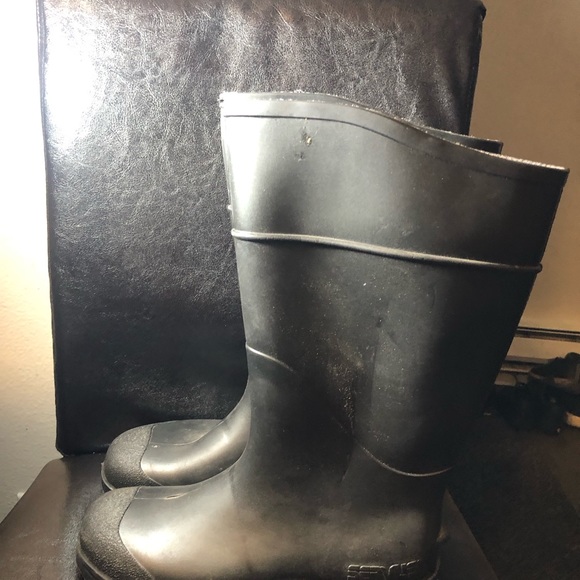 Servus Unisex’s Black Rubber Rain Boots / Men's Size 6/Women's Size 8 - Picture 2 of 10